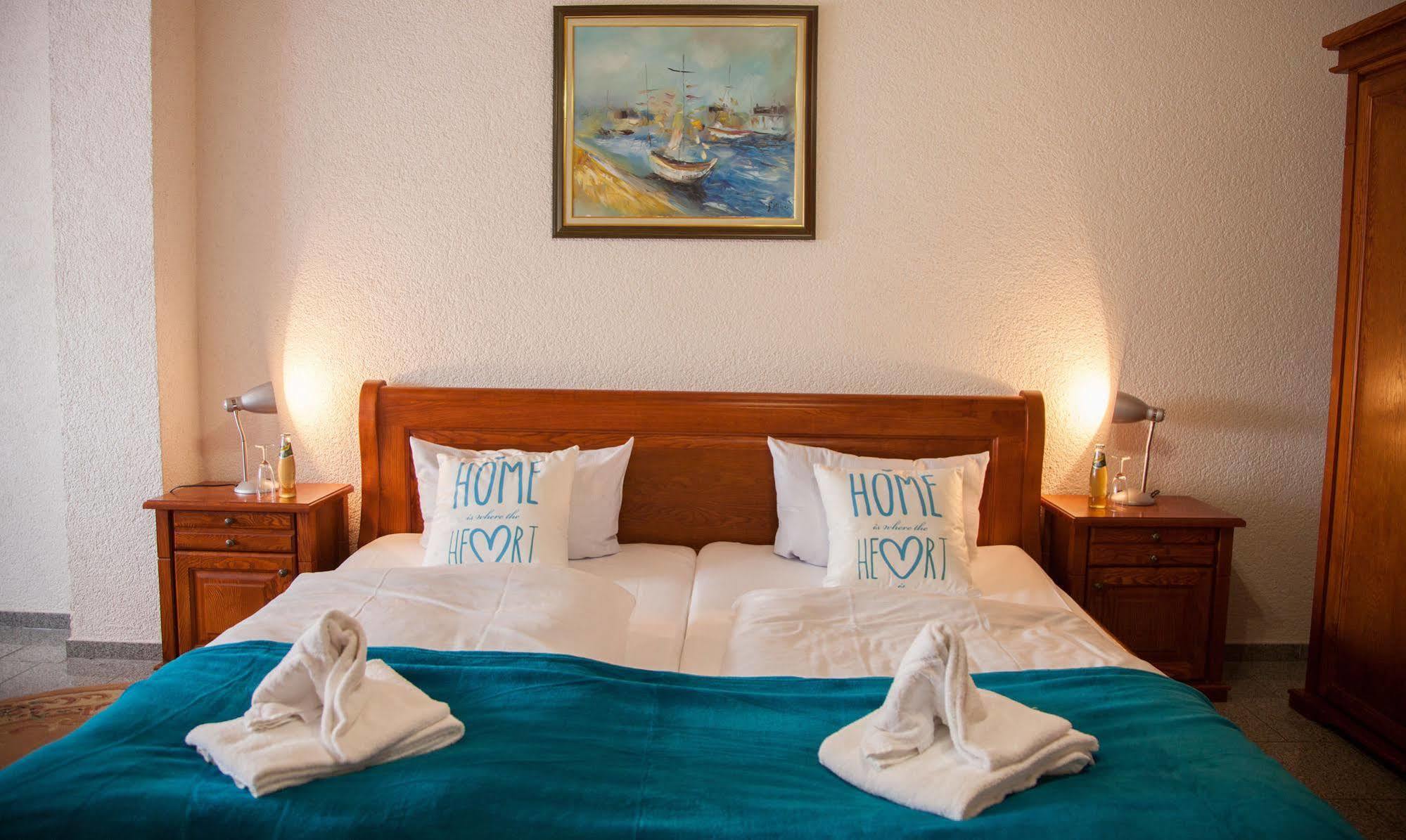 Hotel Atlantis 拉姆斯泰因-米森巴赫 外观 照片